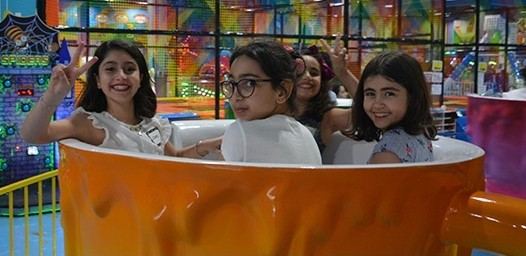 Children on the teacup ride